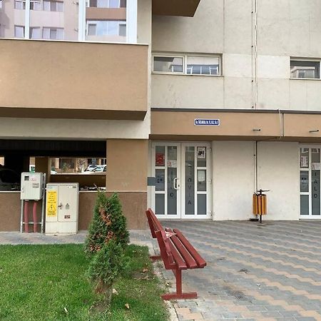 Lovely Bacau 1 Bedroom Apartment Bagian luar foto