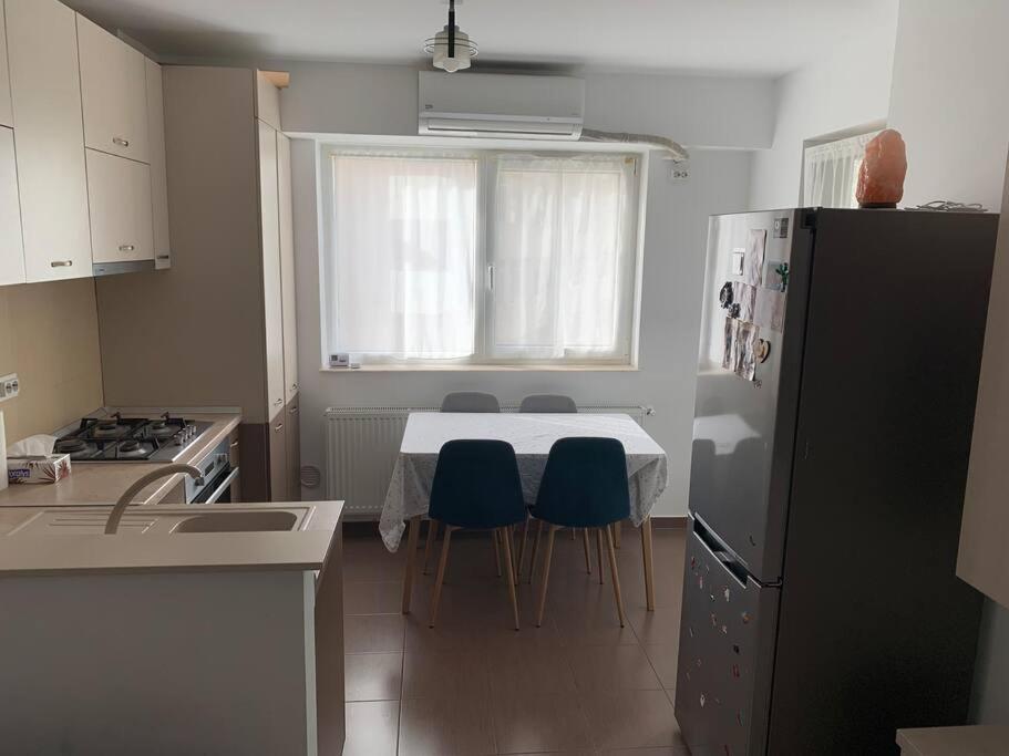 Lovely Bacau 1 Bedroom Apartment Bagian luar foto