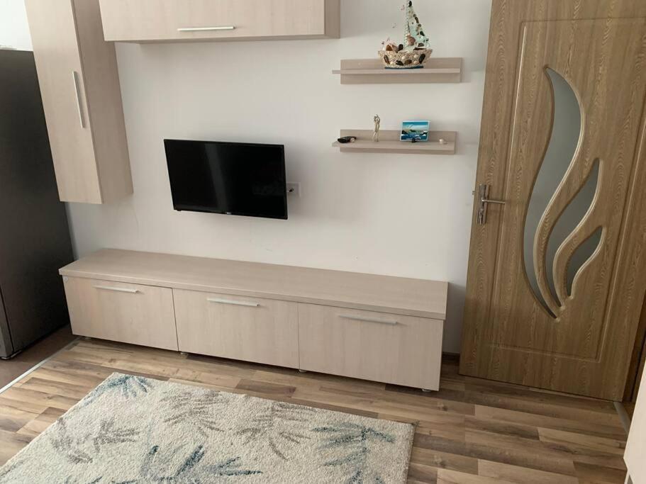 Lovely Bacau 1 Bedroom Apartment Bagian luar foto