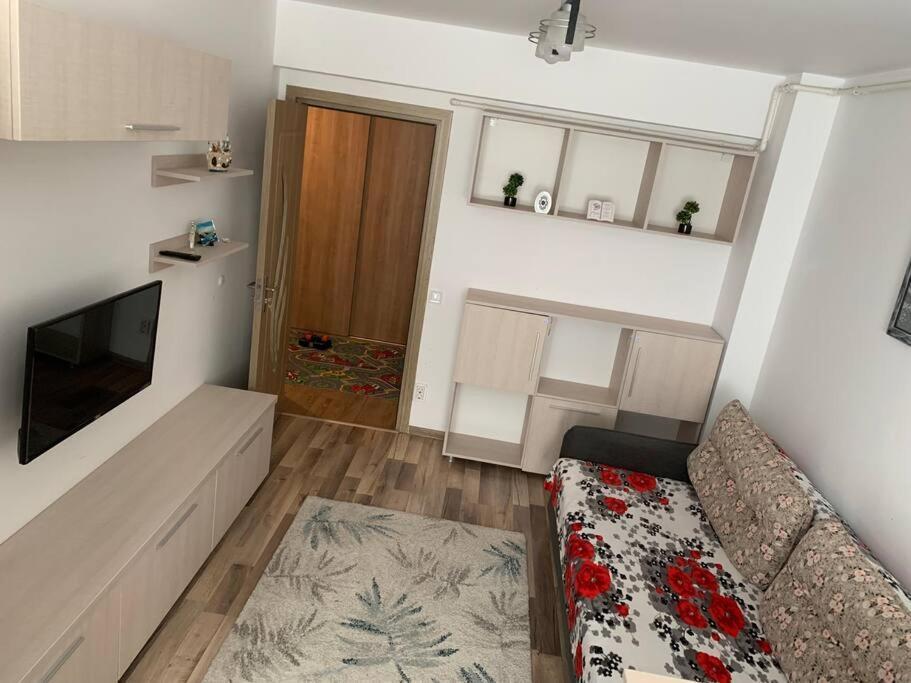Lovely Bacau 1 Bedroom Apartment Bagian luar foto