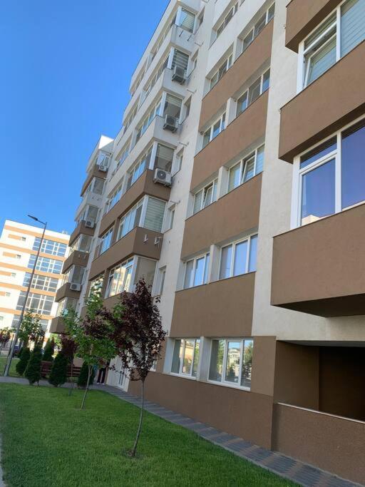 Lovely Bacau 1 Bedroom Apartment Bagian luar foto