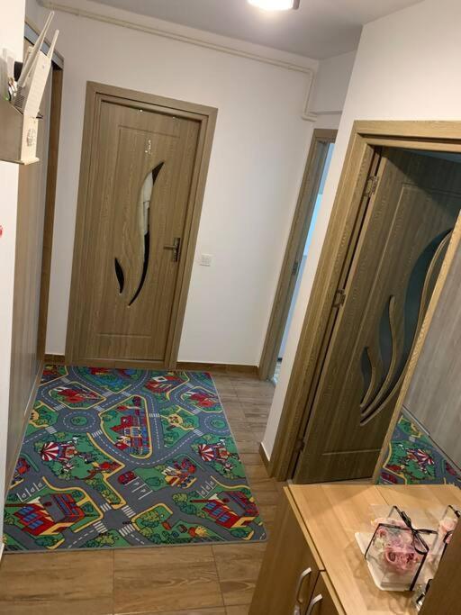Lovely Bacau 1 Bedroom Apartment Bagian luar foto
