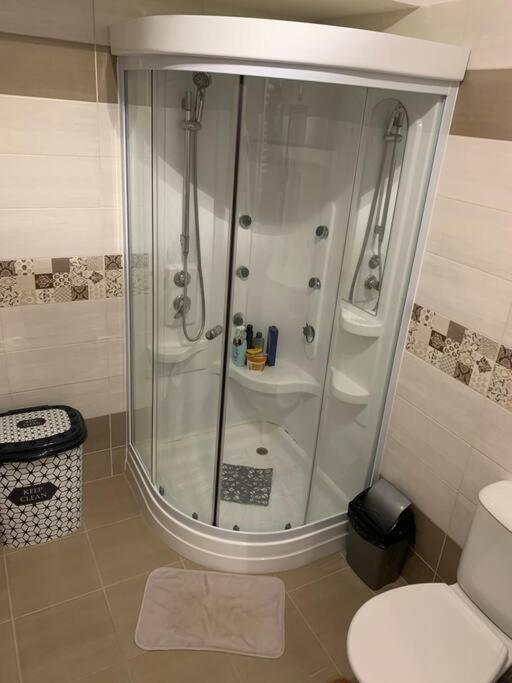 Lovely Bacau 1 Bedroom Apartment Bagian luar foto